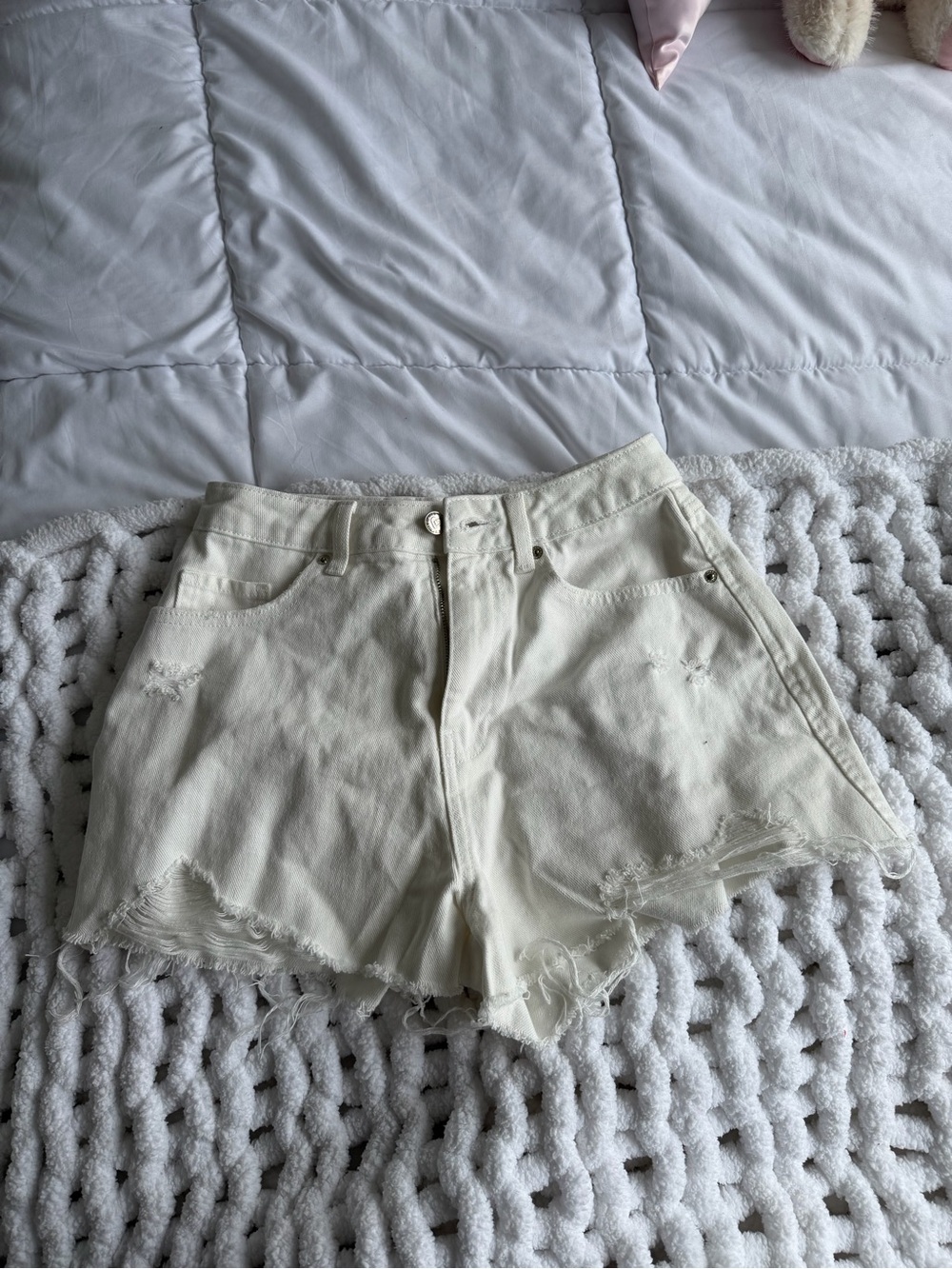 Women’s Cream Distressed High-Waist Denim Shorts